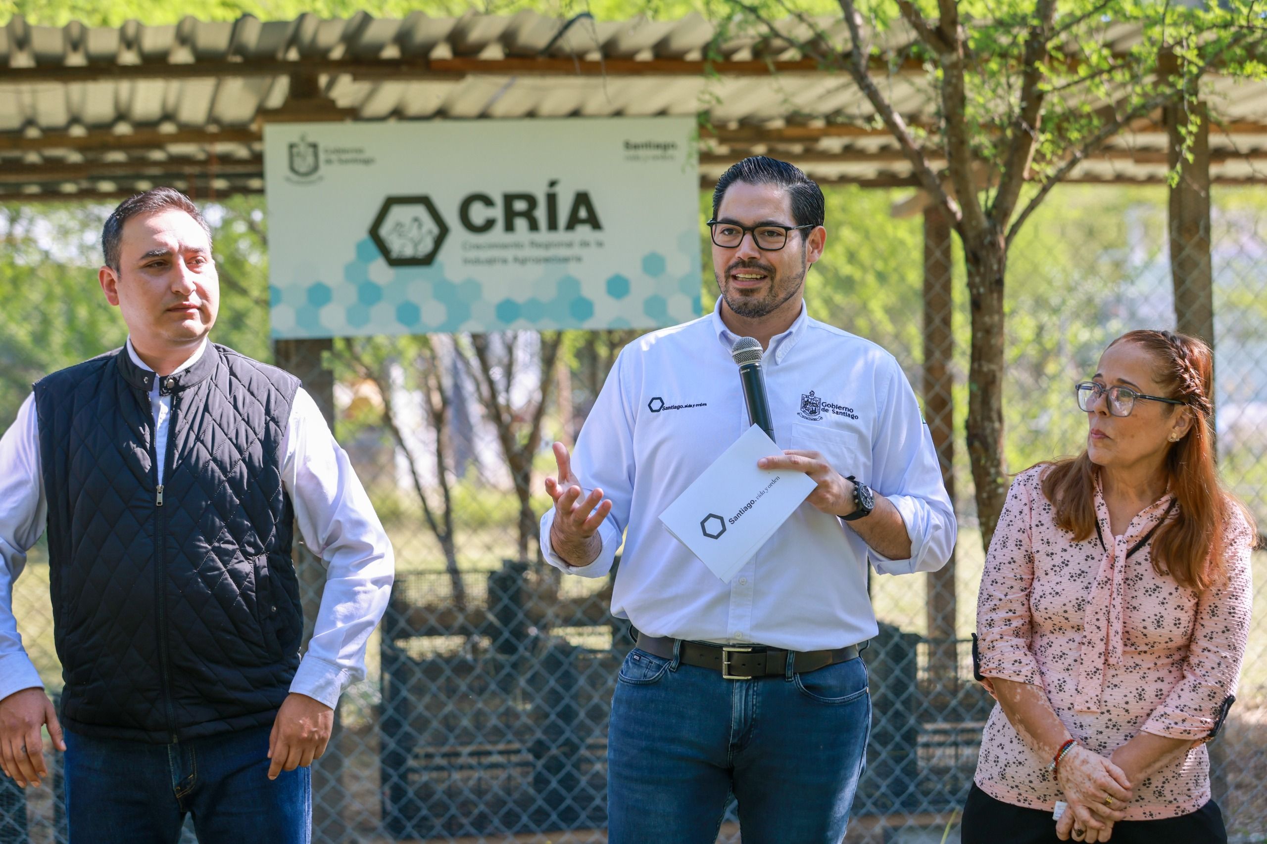 Impulsa David de la Peña la economía de las familias rurales de Santiago con el programa “Cría”