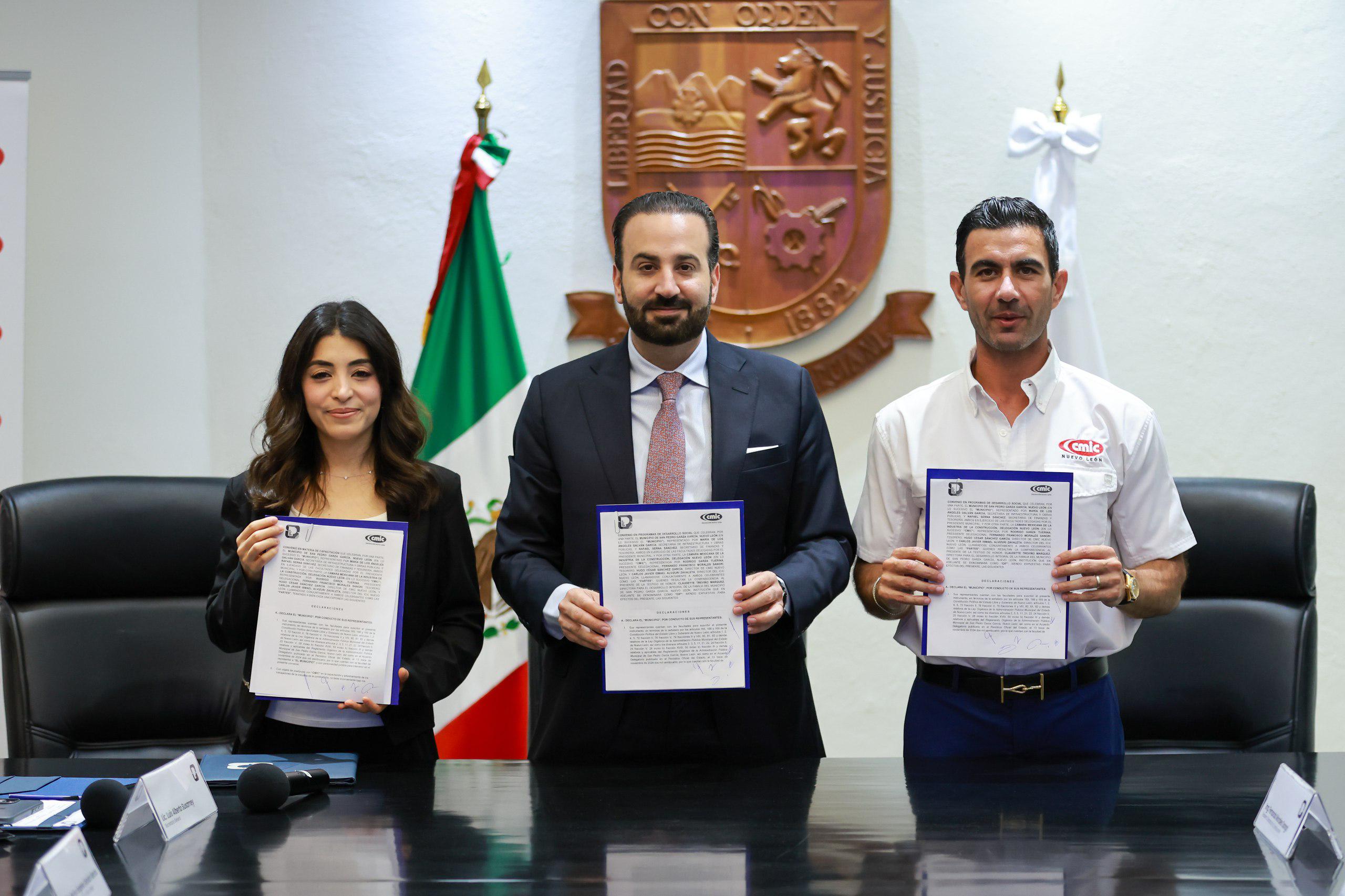 Recibe San Pedro donativo de la CMIC de aparatos funcionales