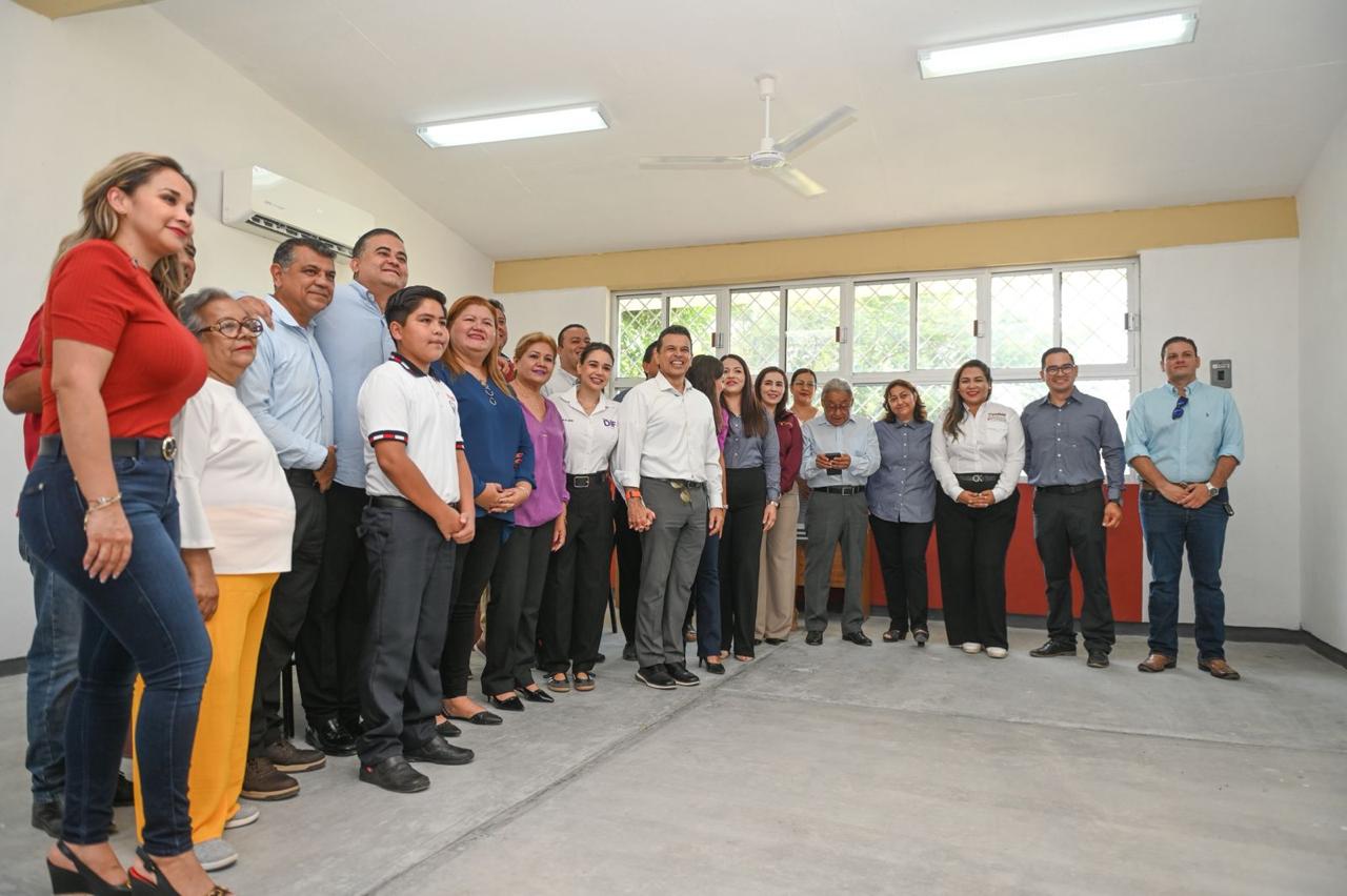 Entrega Ayuntamiento de Victoria, aula a la escuela primaria Francisco Márquez