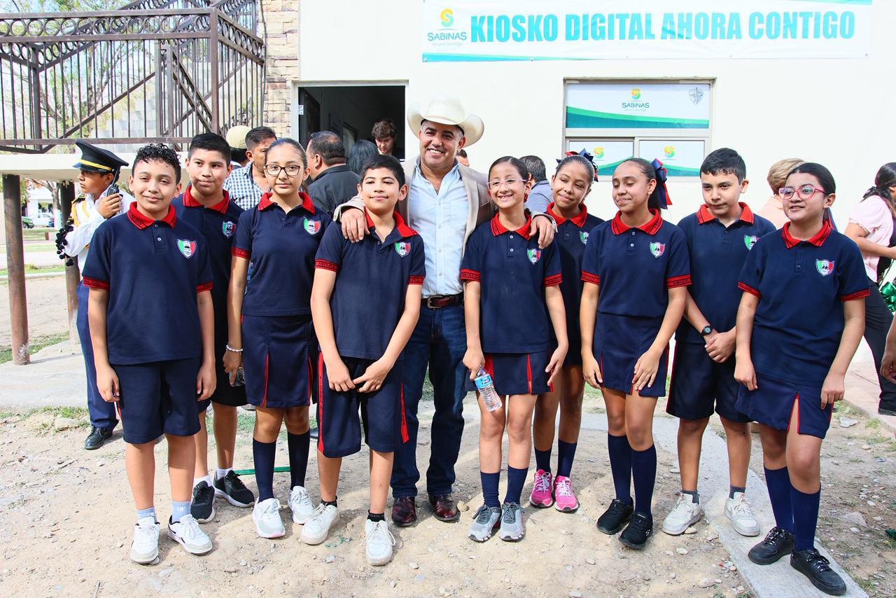 Chano Díaz impulsa la educación digital con la inauguración del Kiosko y Centro Comunitario Digital Contigo en Sabinas Chano Díaz impulsa la educación digital con la inauguración del Kiosko y Centro Comunitario Digital Contigo en Sabinas