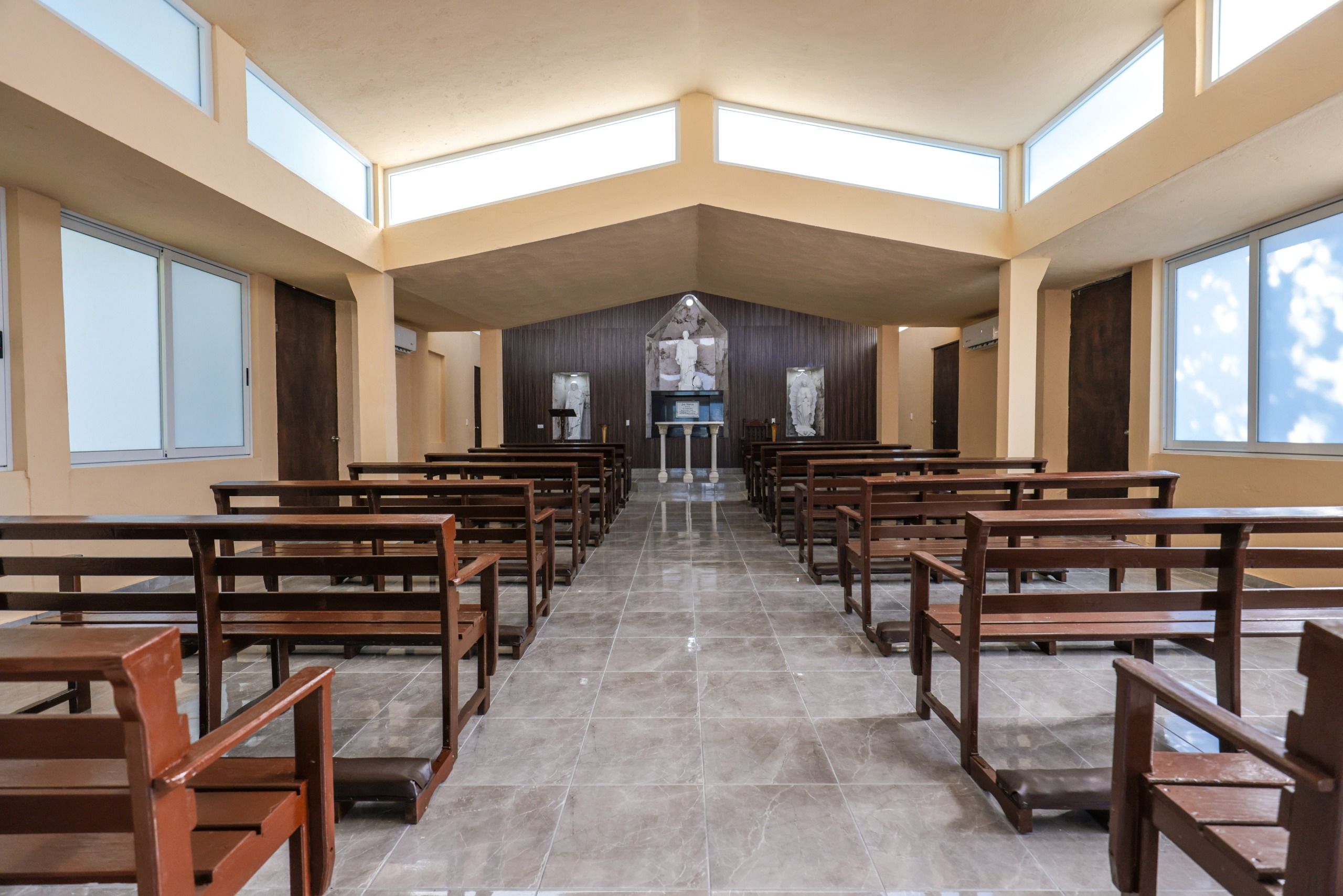 Entrega David de la Peña remodelación de capilla en el panteón San Marcos, nichos para cremación y nueva carroza