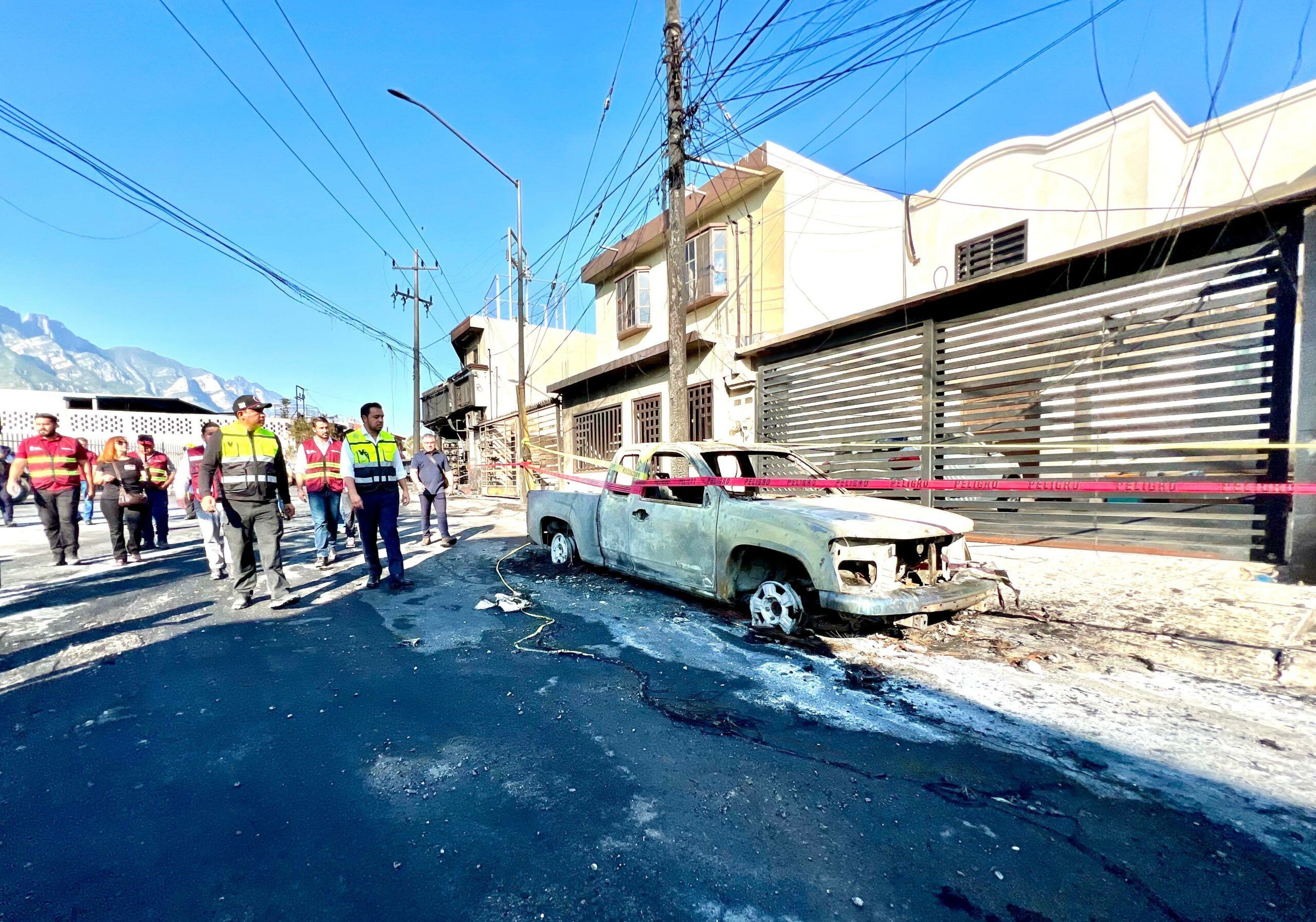 Recorre Jesús Nava zona afectada por incendio y evalúa daños Recorre Jesús Nava zona afectada por incendio y evalúa daños