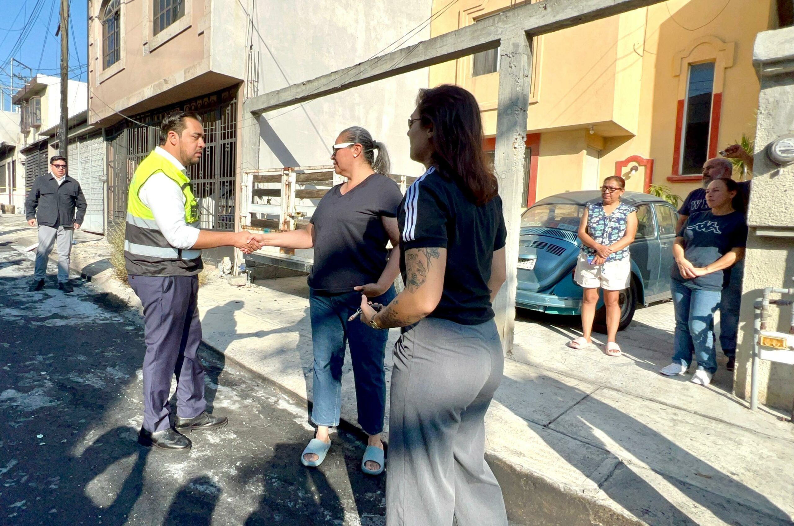 Regresan familias a sus casas al no presentar daños sus viviendas por incendio en Jardines de Santa Catarina Regresan familias a sus casas al no presentar daños sus viviendas por incendio en Jardines de Santa Catarina