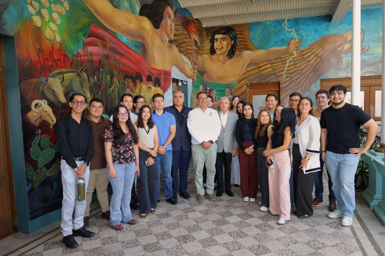 Visitan Alumnos de la Universidad La Salle Victoria la presidencia