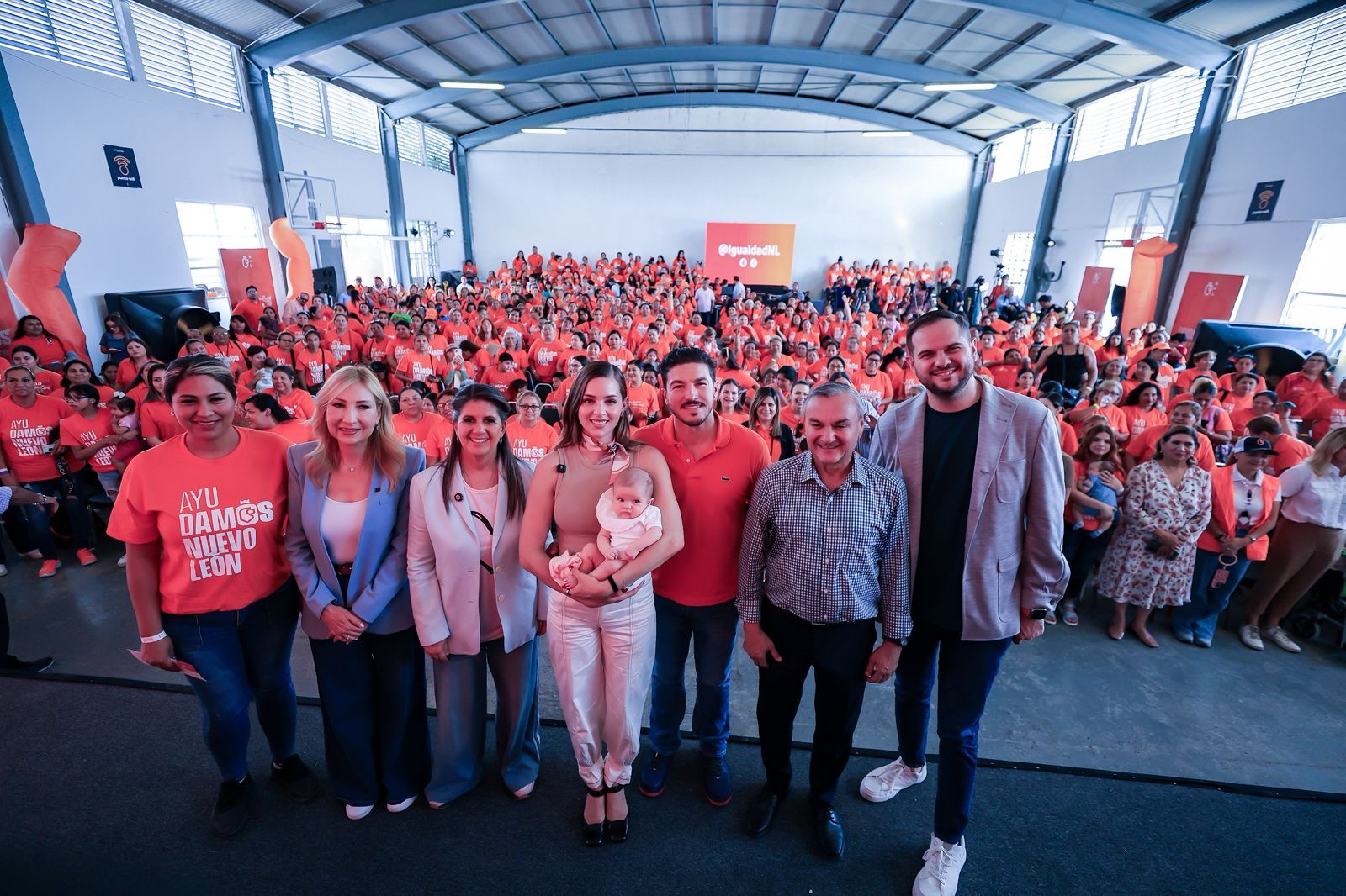 Inauguran Samuel García y Mariana Rodríguez en Guadalupe; entregan tarjetas “Ayudamos a las Mujeres” Inauguran Samuel García y Mariana Rodríguez en Guadalupe; entregan tarjetas “Ayudamos a las Mujeres”