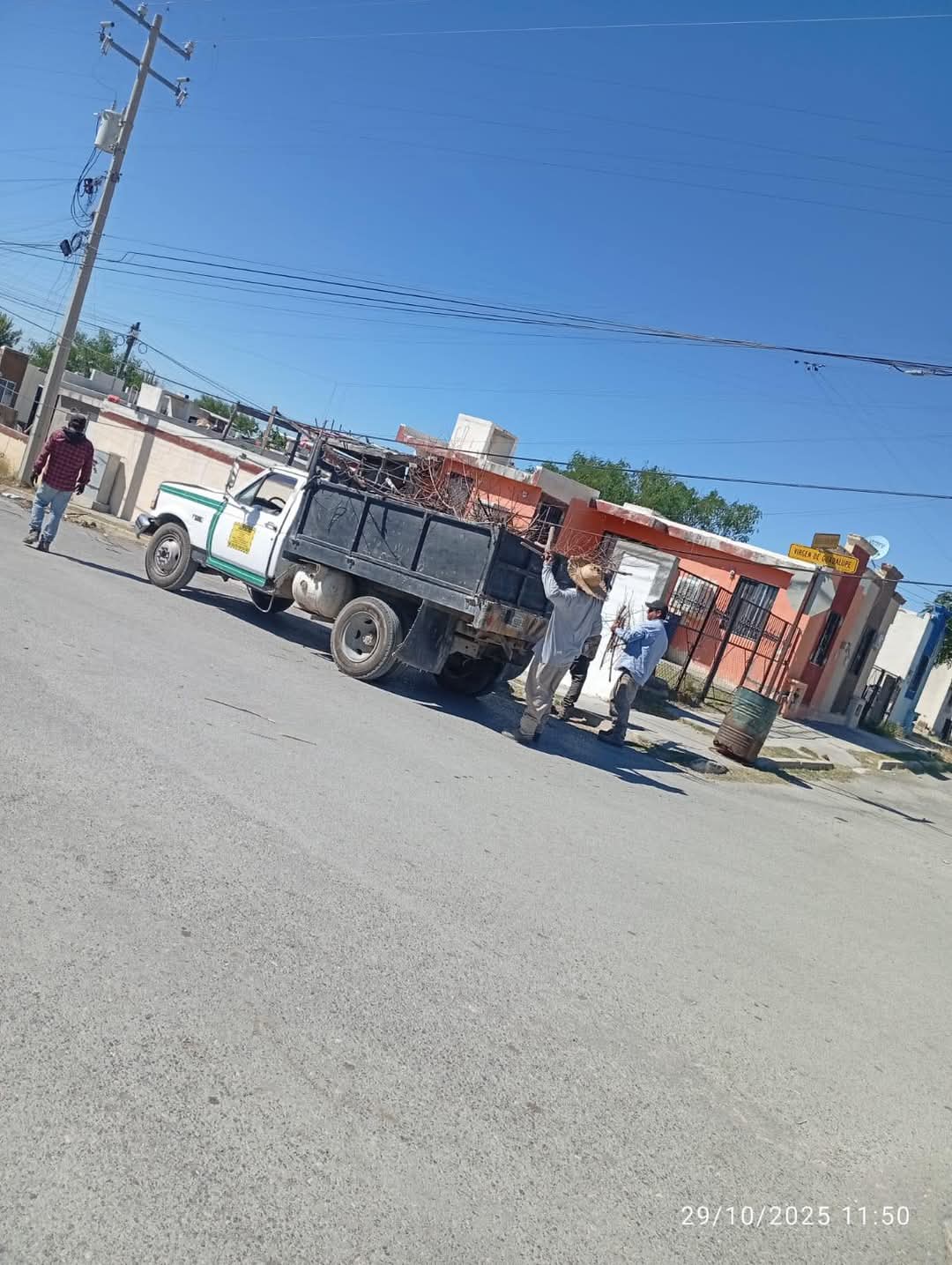 Seguimos con la limpieza y descacharrización en la Colonia Las Vírgenes