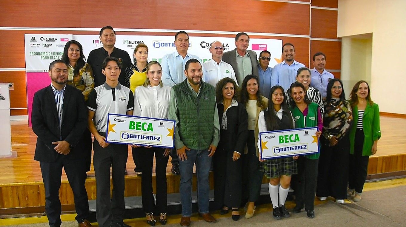 Entregan becas a 400 jóvenes monclovenses gracias al apoyo del Gobierno Municipal y Grupo Gutiérrez