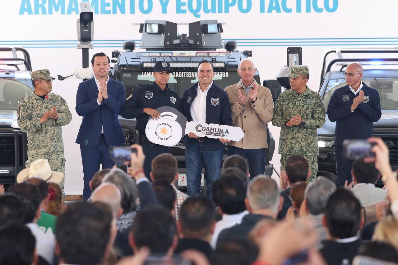 Entregamos 160 patrullas, cientos de armas y equipo táctico: Manolo Jiménez Entregamos 160 patrullas, cientos de armas y equipo táctico: Manolo Jiménez