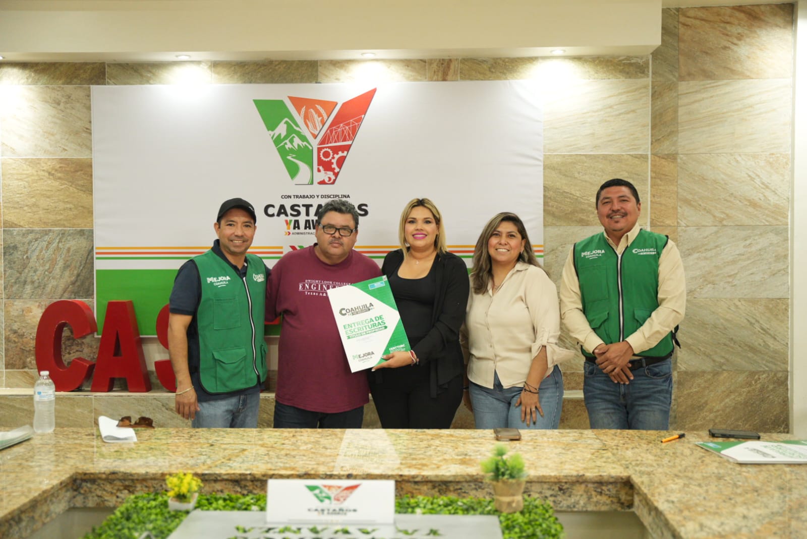 Brindan Yesica Sifuentes y Manolo Jiménez certeza jurídica y respaldo al patrimonio de las familias de Castaños Brindan Yesica Sifuentes y Manolo Jiménez certeza jurídica y respaldo al patrimonio de las familias de Castaños