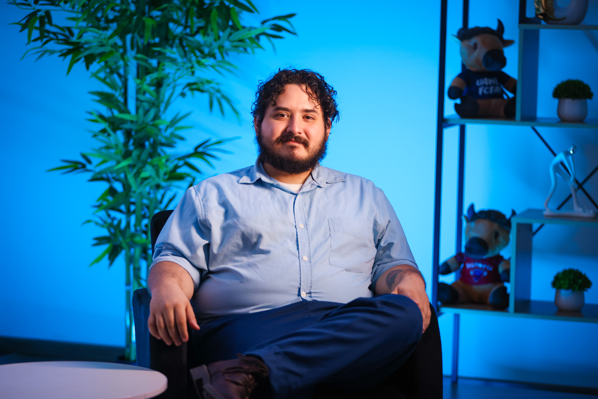 Egresado de la Licenciatura en Multimedia y Animación Digital de la UANL, Héctor Flores ha colaborado en videojuegos consagrados como Madden 23, Madden 24, FC 24 y FC 25