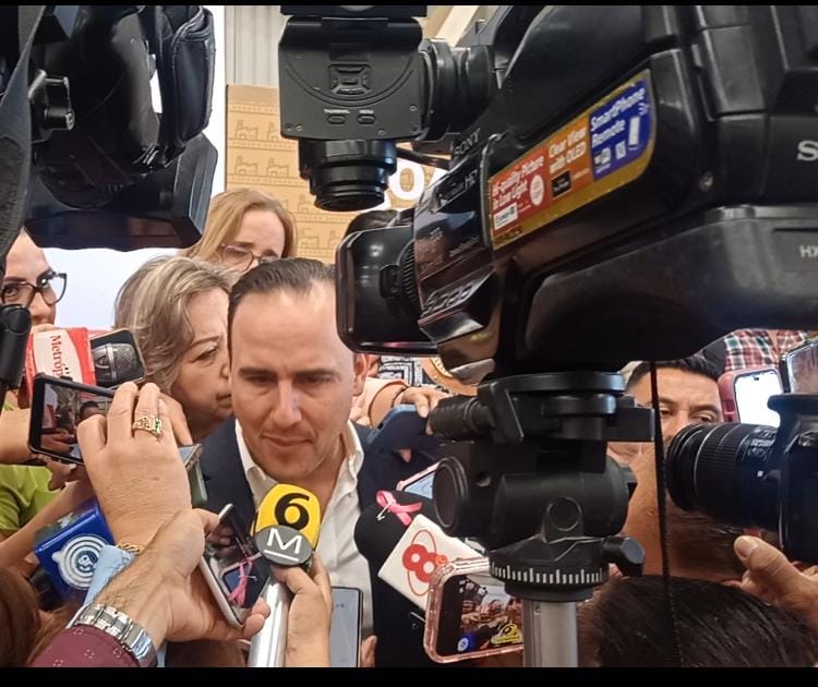 Manolo Jiménez destaca coordinación en seguridad durante su visita a La Laguna Manolo Jiménez destaca coordinación en seguridad durante su visita a La Laguna