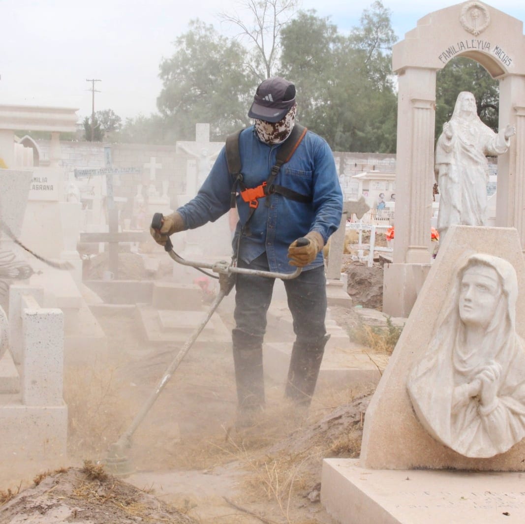 Realizan operativo especial de limpieza y mantenimiento en panteones municipales previo al “Día de Muertos” Realizan operativo especial de limpieza y mantenimiento en panteones municipales previo al “Día de Muertos”