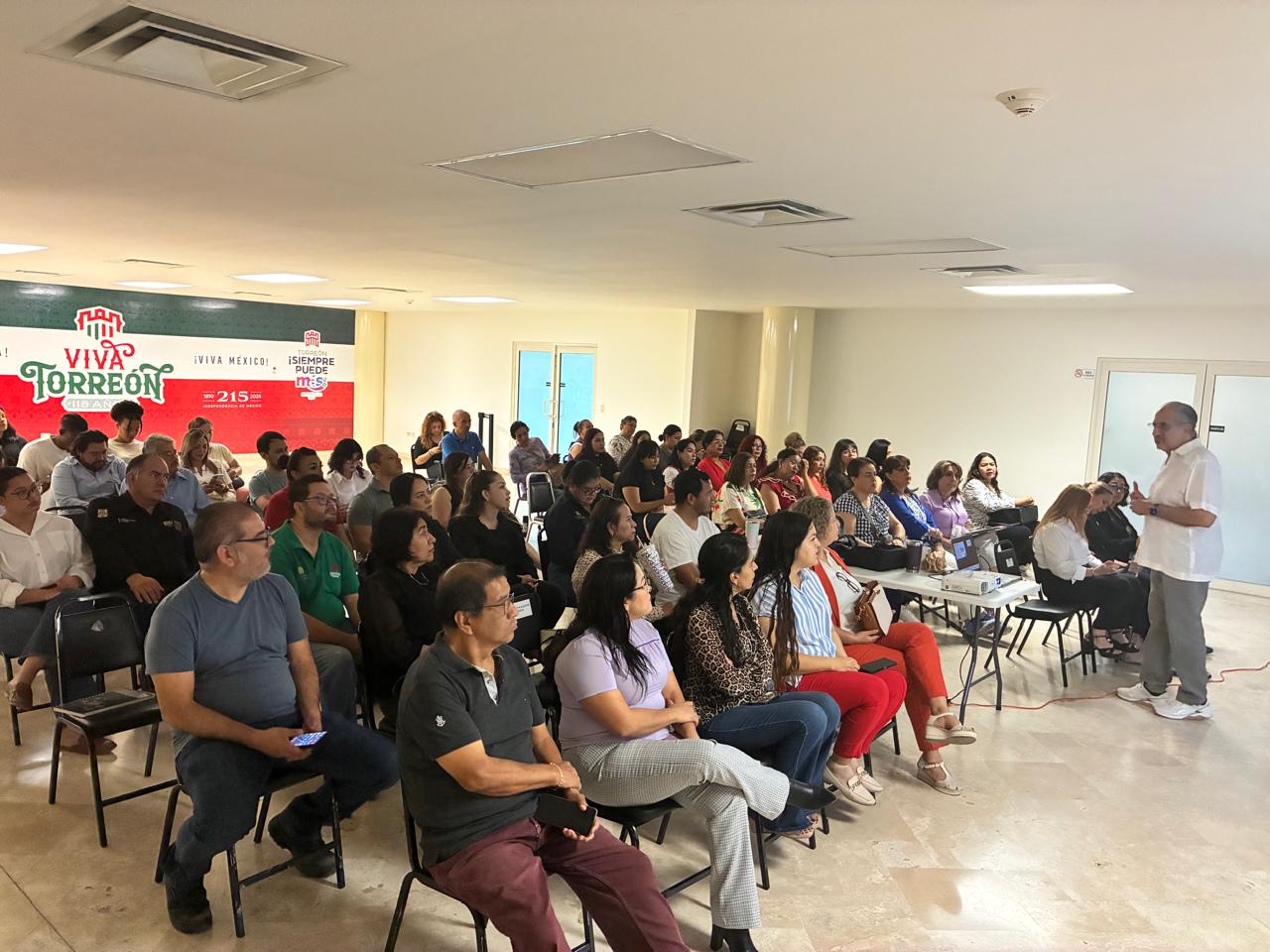 Personal municipal recibe capacitación mediante el programa de educación continua Personal municipal recibe capacitación mediante el programa de educación continua