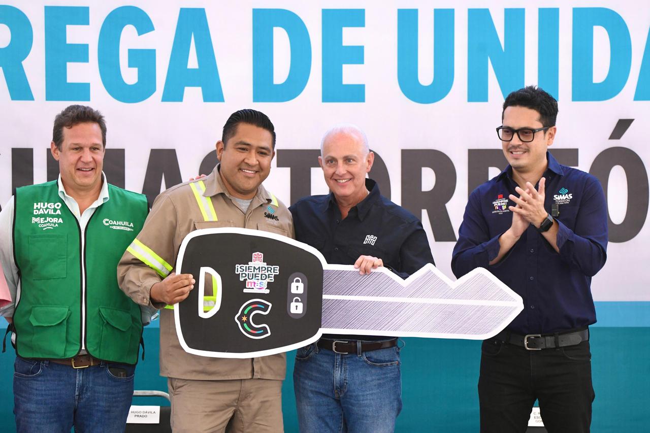 Román Alberto Cepeda González entrega unidades a SIMAS Torreón Román Alberto Cepeda González entrega unidades a SIMAS Torreón
