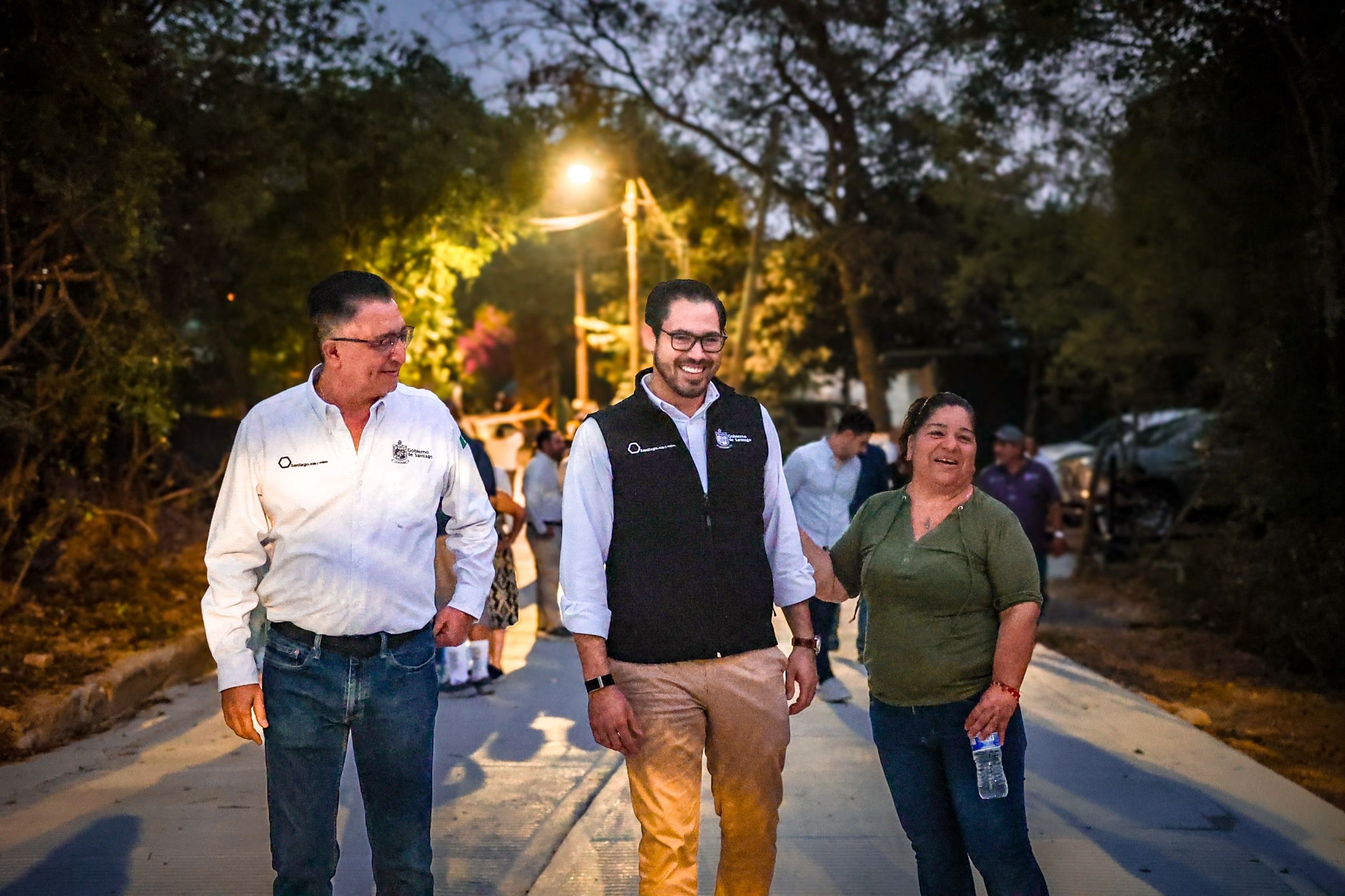 David de la Peña entrega dos megaobras de pavimentación en la comunidad de San Pedro para continuar transformando la infraestructura vial de Santiago