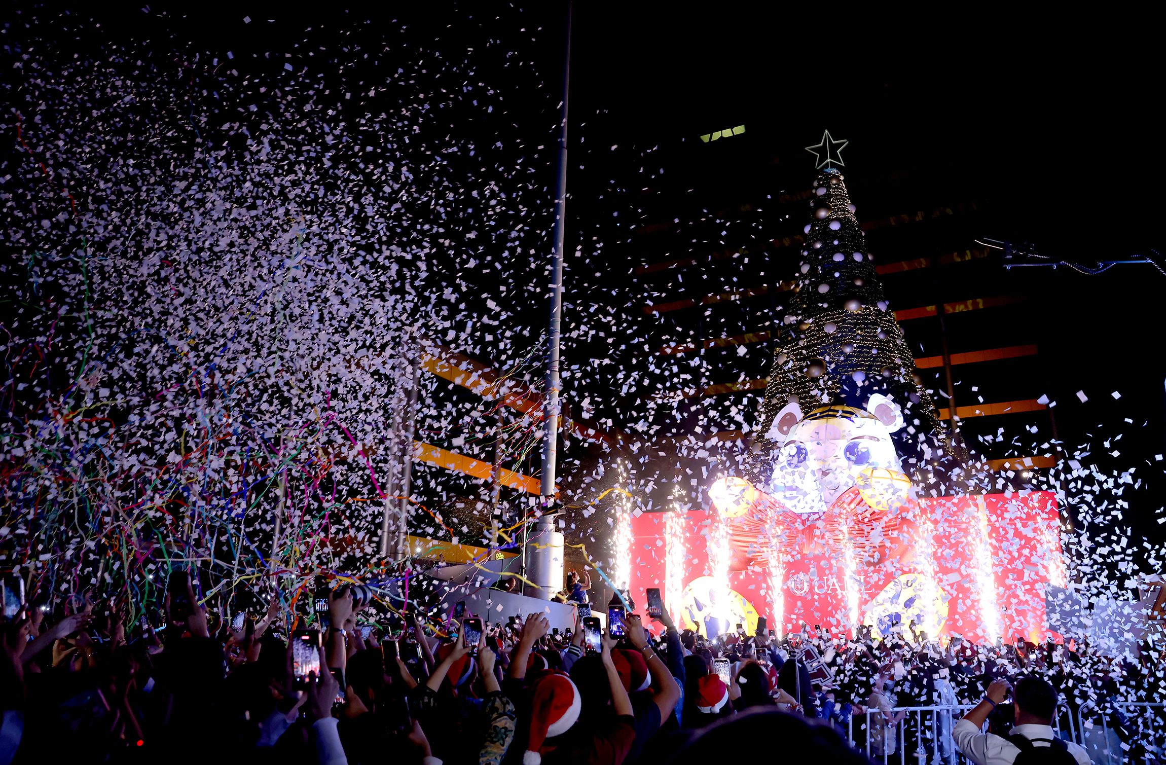 Ilumina UANL espíritu navideño