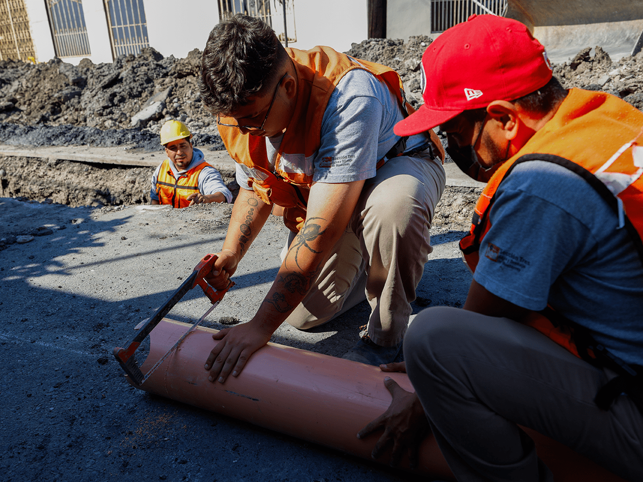 Agua y Drenaje moderniza red sanitaria en la colonia Del Vidrio