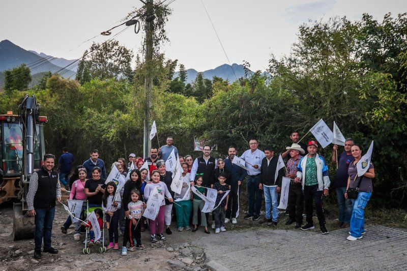 David de la Peña inicia pavimentación de concreto hidráulico en la calle Raúl Caballero