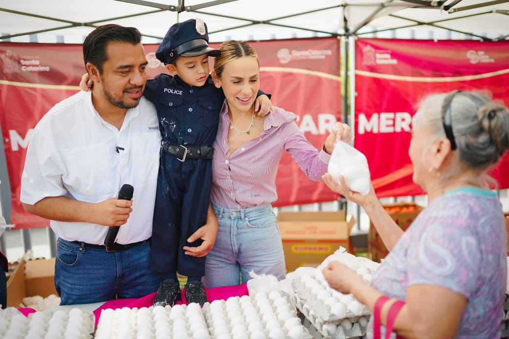 Brinda Jesús Nava alimento a adulto mayor Brinda Jesús Nava alimento a adulto mayor