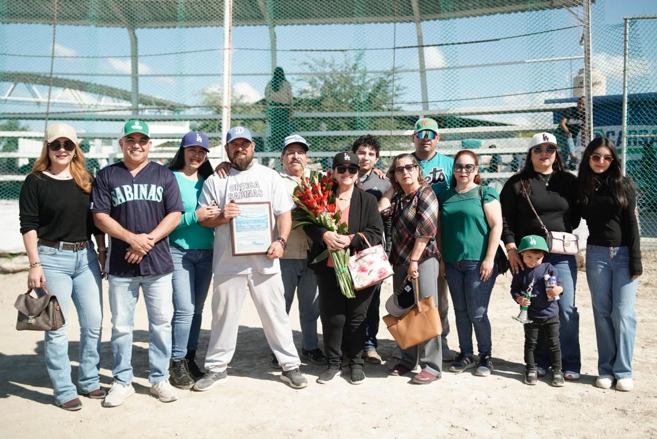 Inauguran la Temporada 2025–2026 “Armando ‘Agujita’ Sánchez” de la Liga Municipal de Béisbol Invernal de Sabinas
