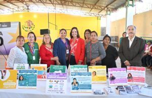 Sari Pérez acerca servicios médicos con la Caravana de la Salud en Frontera