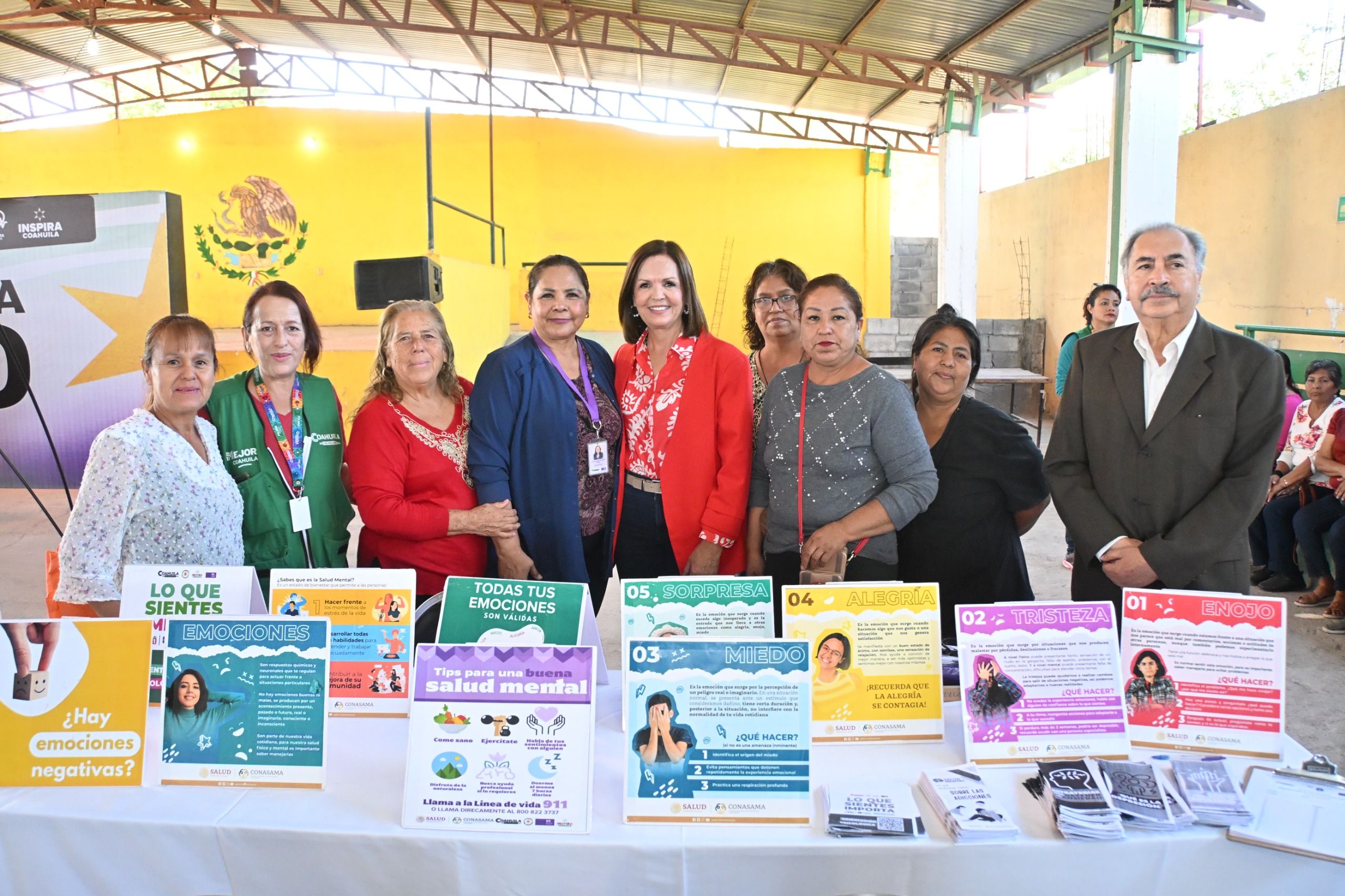 Sari Pérez acerca servicios médicos con la Caravana de la Salud en Frontera