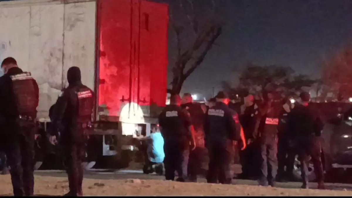 Localizan camión con 28 toneladas de desechos cárnicos en la carretera a Mieleras; conductor era menor de edad