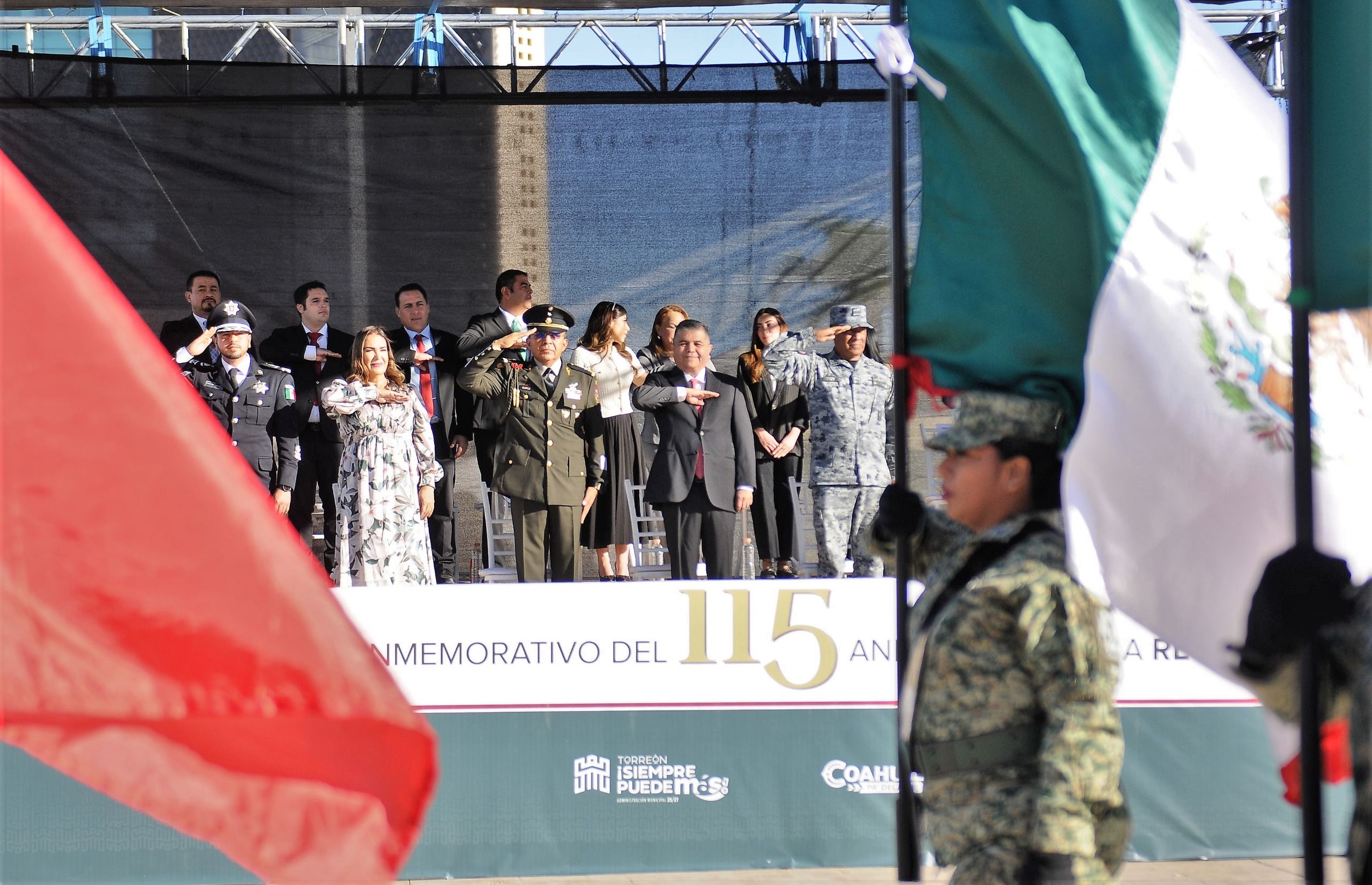 En Torreón Se llevó a cabo el desfile por le el 115 aniversario del inicio de la Revolución Mexicana, en donde participaron.