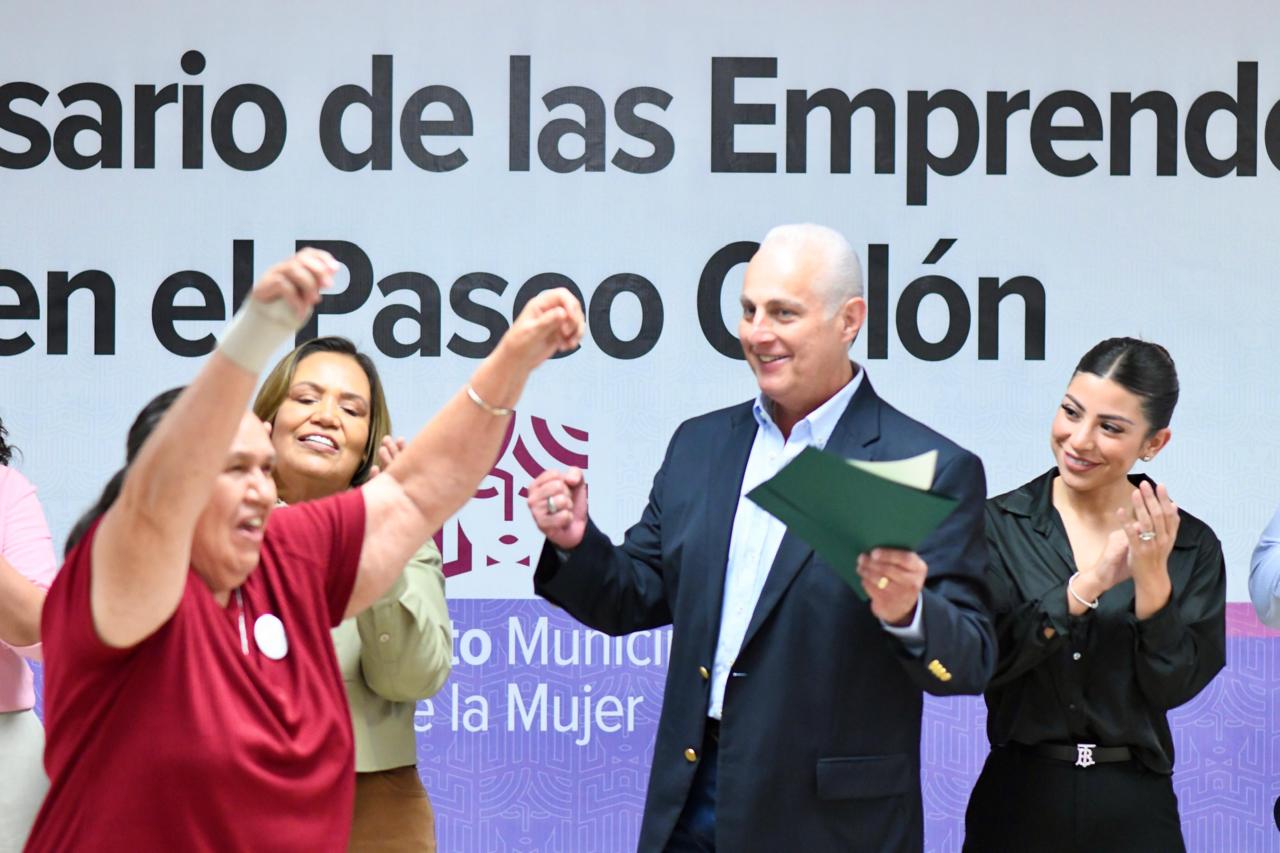 Román Alberto Cepeda González reconoce a las mujeres emprendedoras de Torreón
