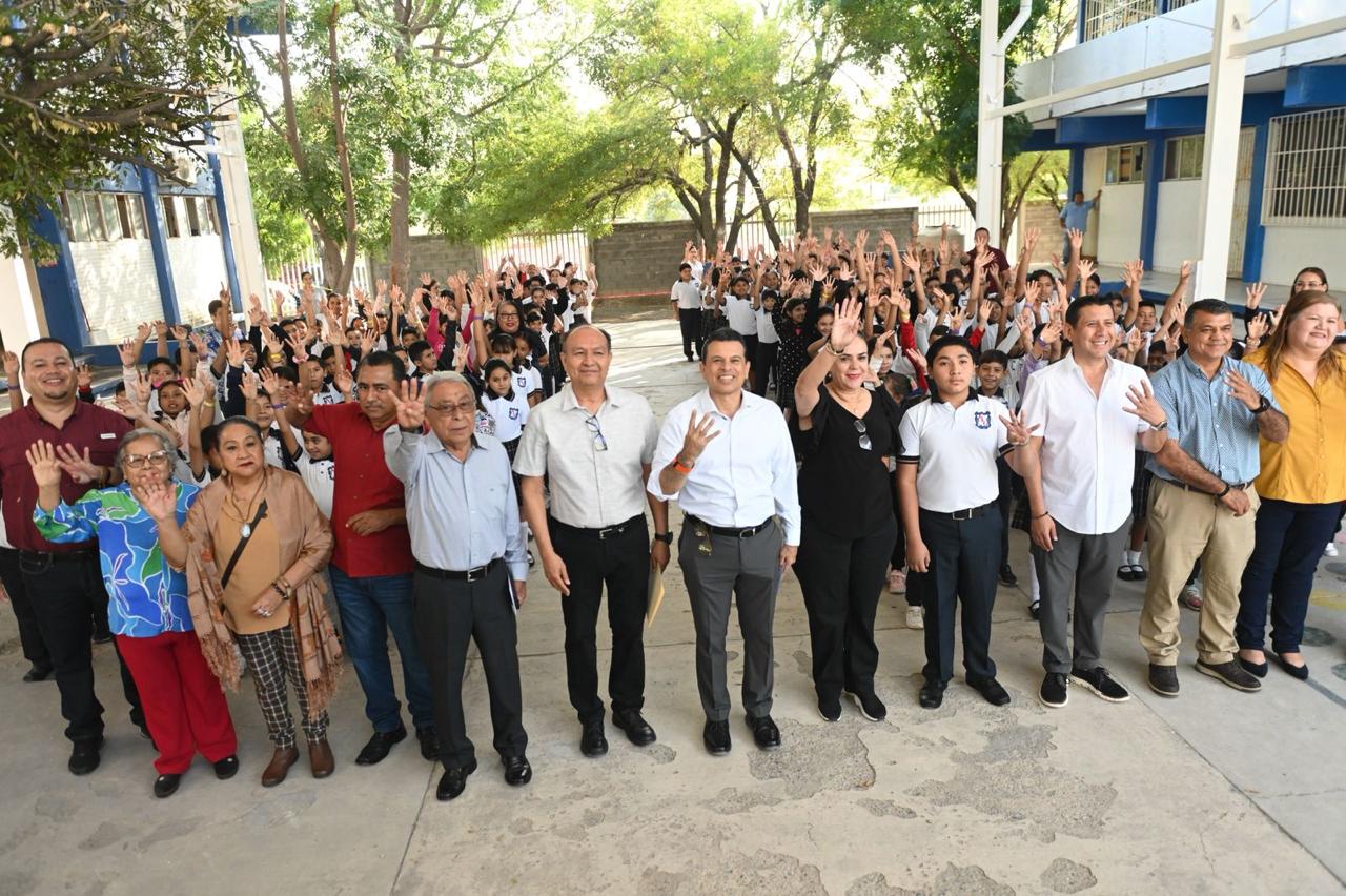 Con techumbre en escuela beneficia Lalo Gattás a estudiantes de la colonia Horacio Terán