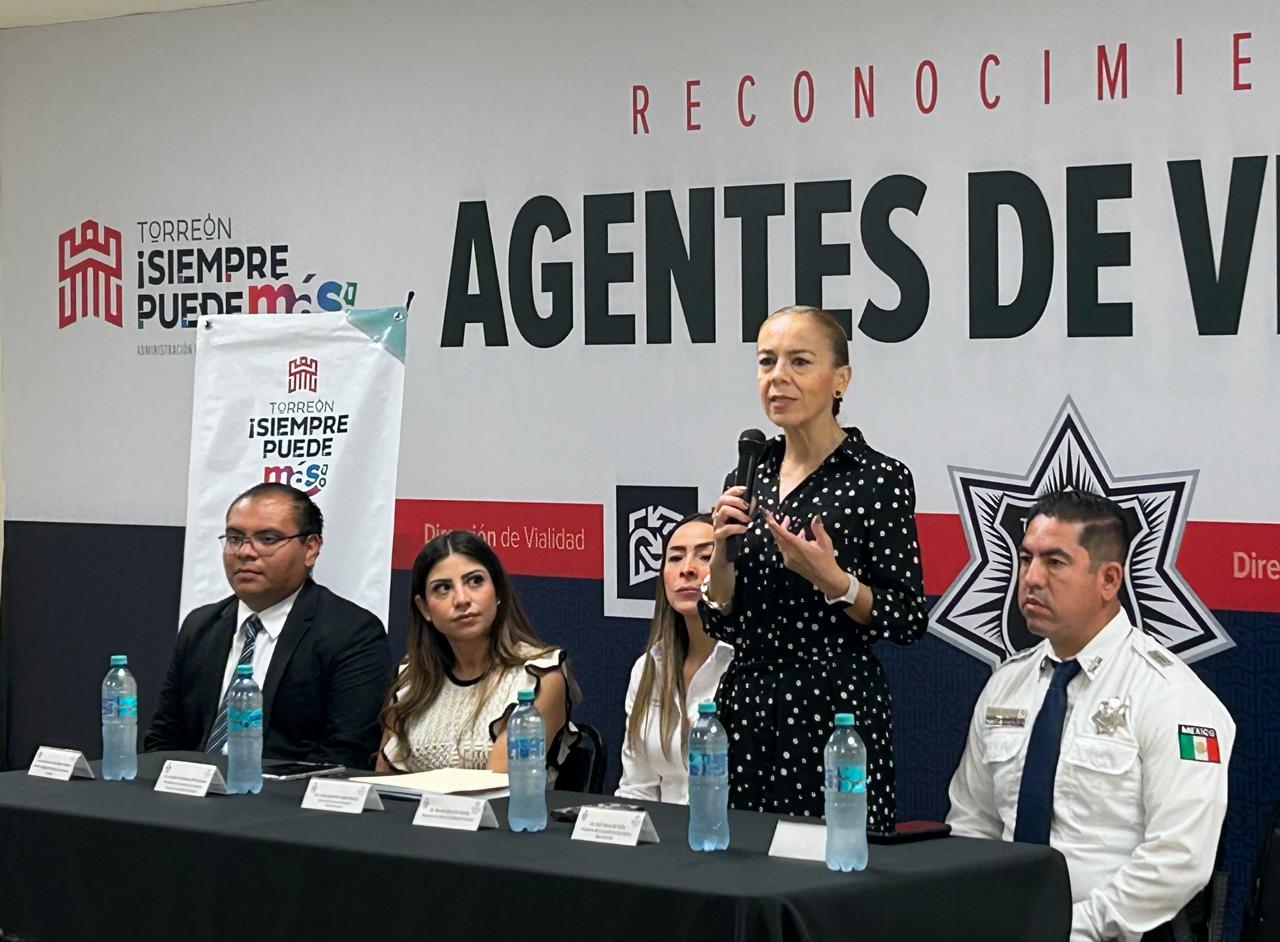 Unidad Municipal de Derechos Humanos entrega reconocimientos a elementos de Tránsito y Vialidad tras concluir capacitación