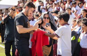 Con “Cascarita” Samuel García y Mariana Rodríguez entregan cancha #343 en la Secundaria Técnica 44 “Profr. José Vasconcelos Calderón”