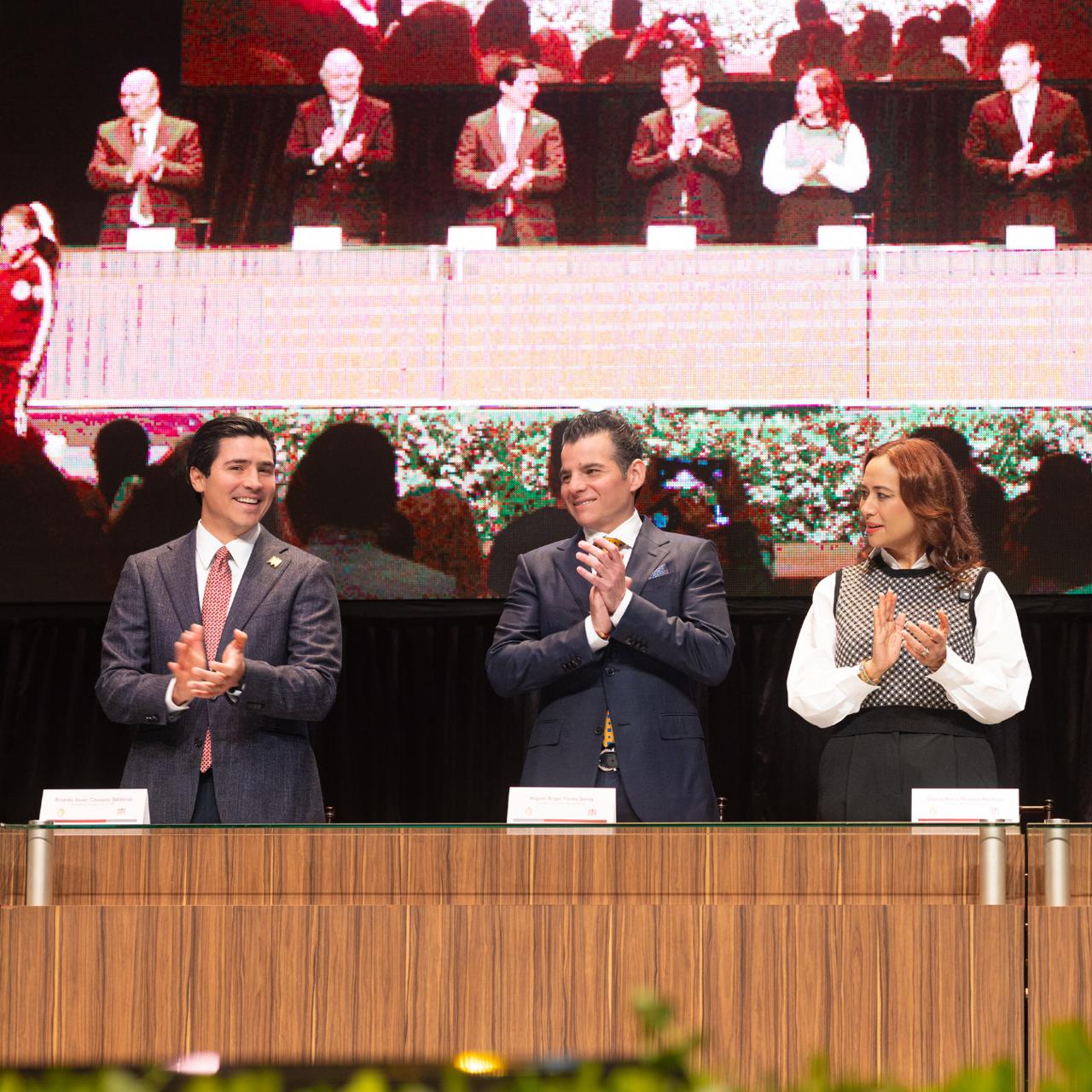 Miguel Flores reconoce trabajo de servidores públicos de Nuevo León