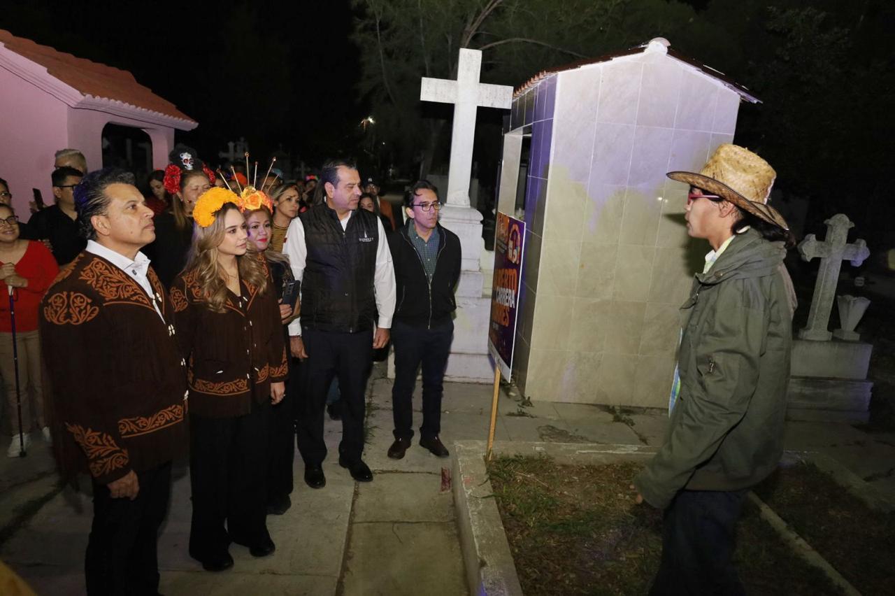 Entre colores y tradición, celebran Lalo y Lucy festival de Día de Muertos