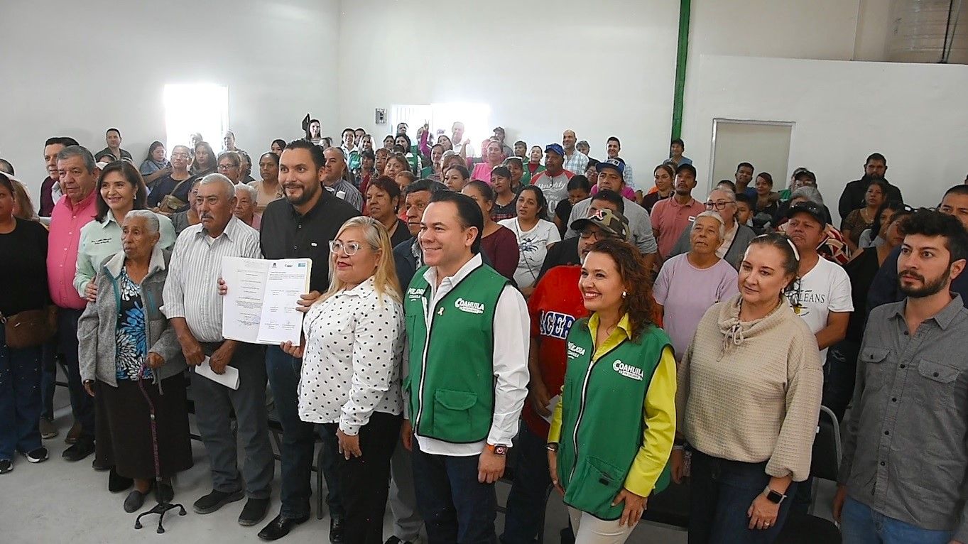 Regularizan en Monclova viviendas de 31 familias en la colonia Lucrecia Solano