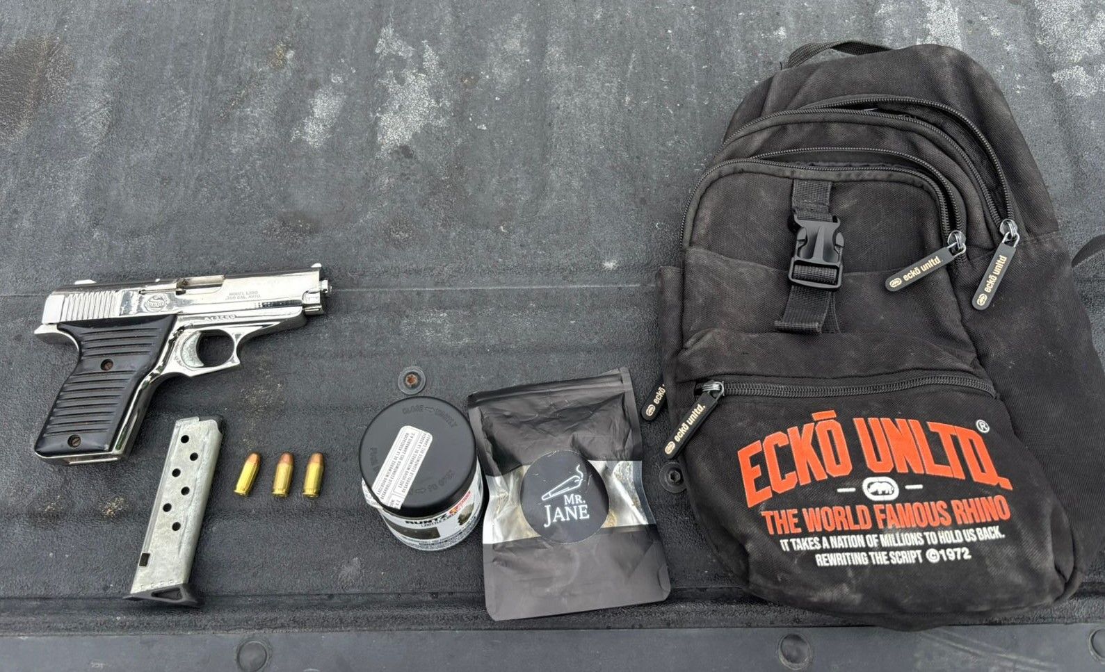 Detiene Policía de Monterrey con arma de fuego y mariguana