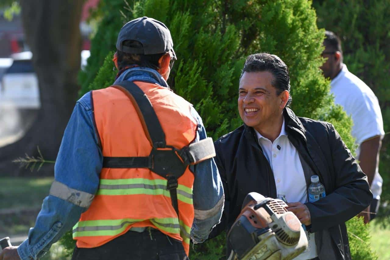 Embellece Municipio la Capital para temporada navideña