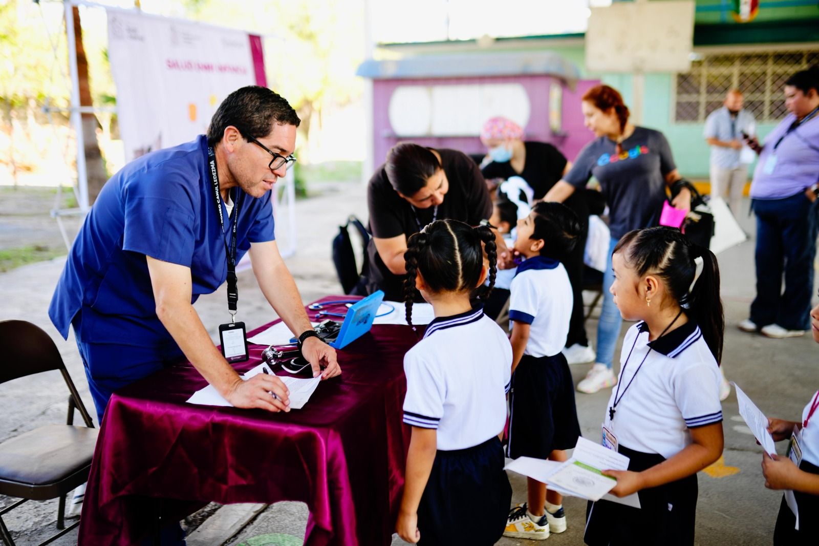 Lleva Jesús Nava a más de 2 mil menores servicios médicos gratuitos