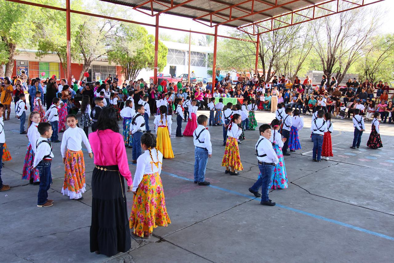 Chano Díaz impulsa la formación cívica en las escuelas de Sabinas