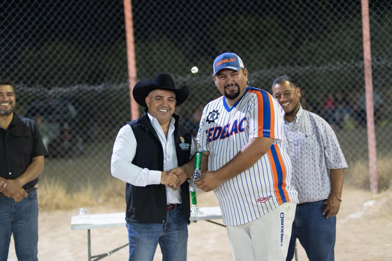 El liderazgo de Chano Díaz impulsa el deporte: Premiación de la Liga de Softbol Varonil