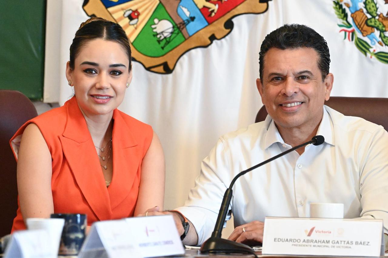 Firma Victoria decálogo contra la violencia hacia las mujeres