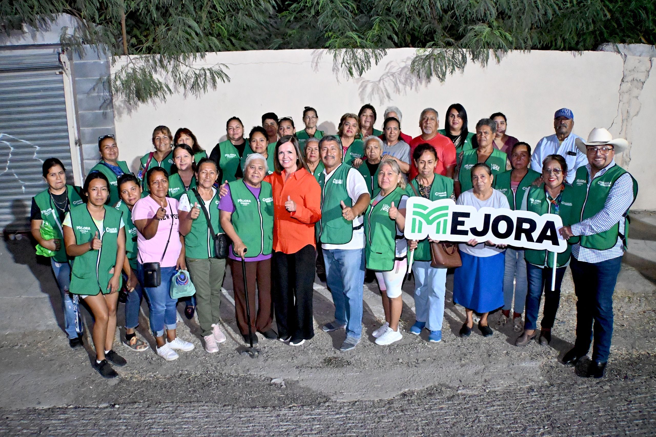 Sari Pérez arranca recarpeteo en la colonia Guadalupe Borja