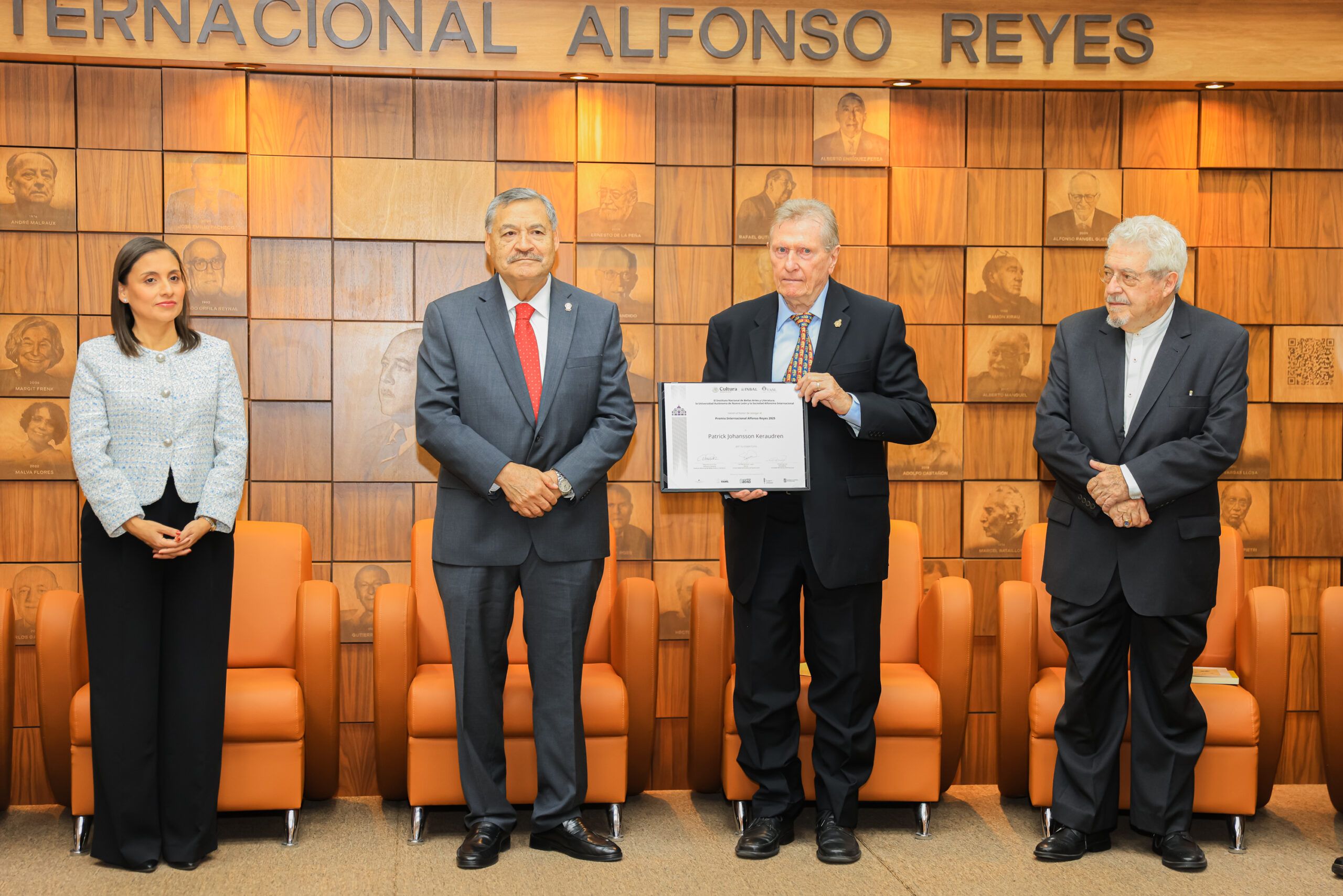 Entregan Premio Internacional Alfonso Reyes 2025 a Patrick Johansson