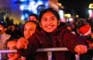 Santiago celebra la magia de la navidad con la onceava edición del tradicional encendido del pino