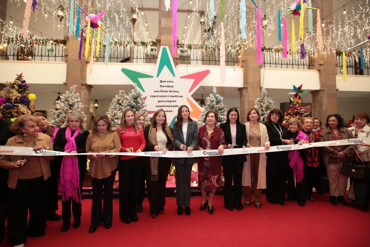 Invitan Manolo Jiménez y Paola Rodríguez a disfrutar la magia de la Navidad en Palacio de Gobierno