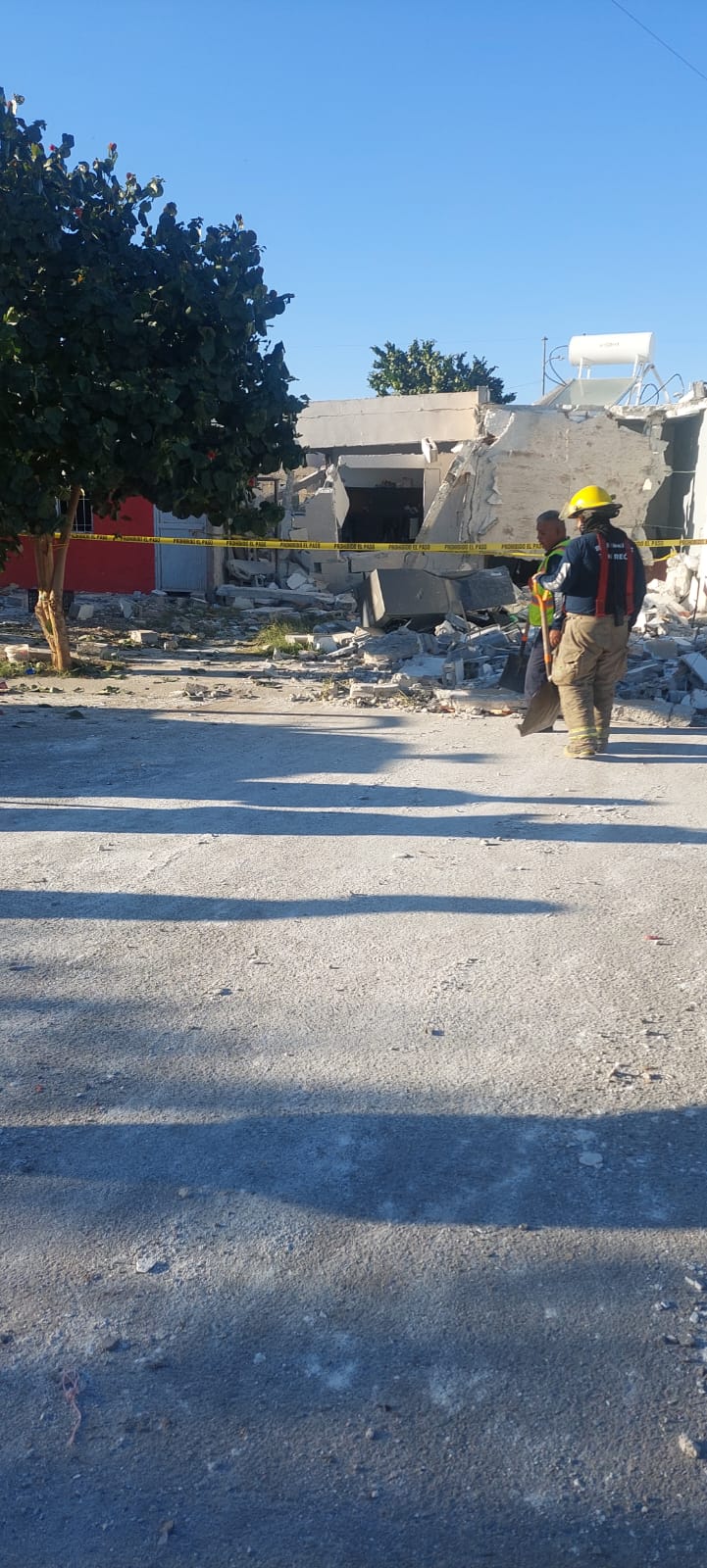 Explosión por tanque de gas deja una persona lesionada y daños en 33 viviendas en Villas San Agustín