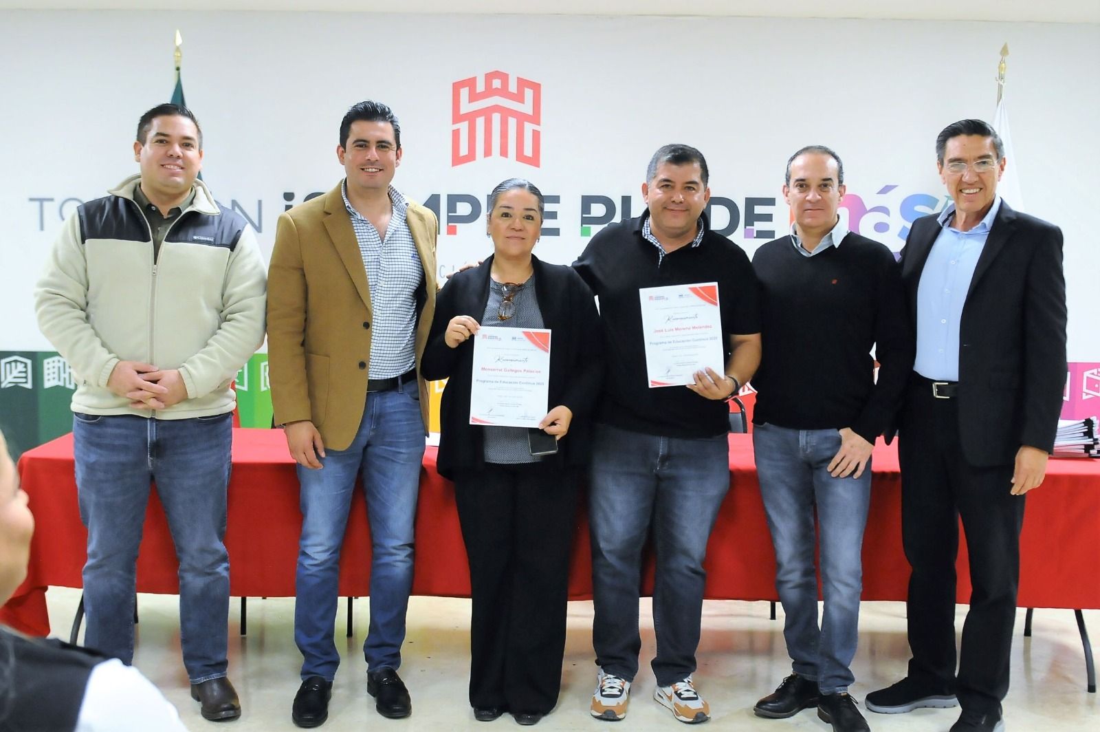 Entregan 354 reconocimientos a servidores públicos por concluir cursos de capacitación