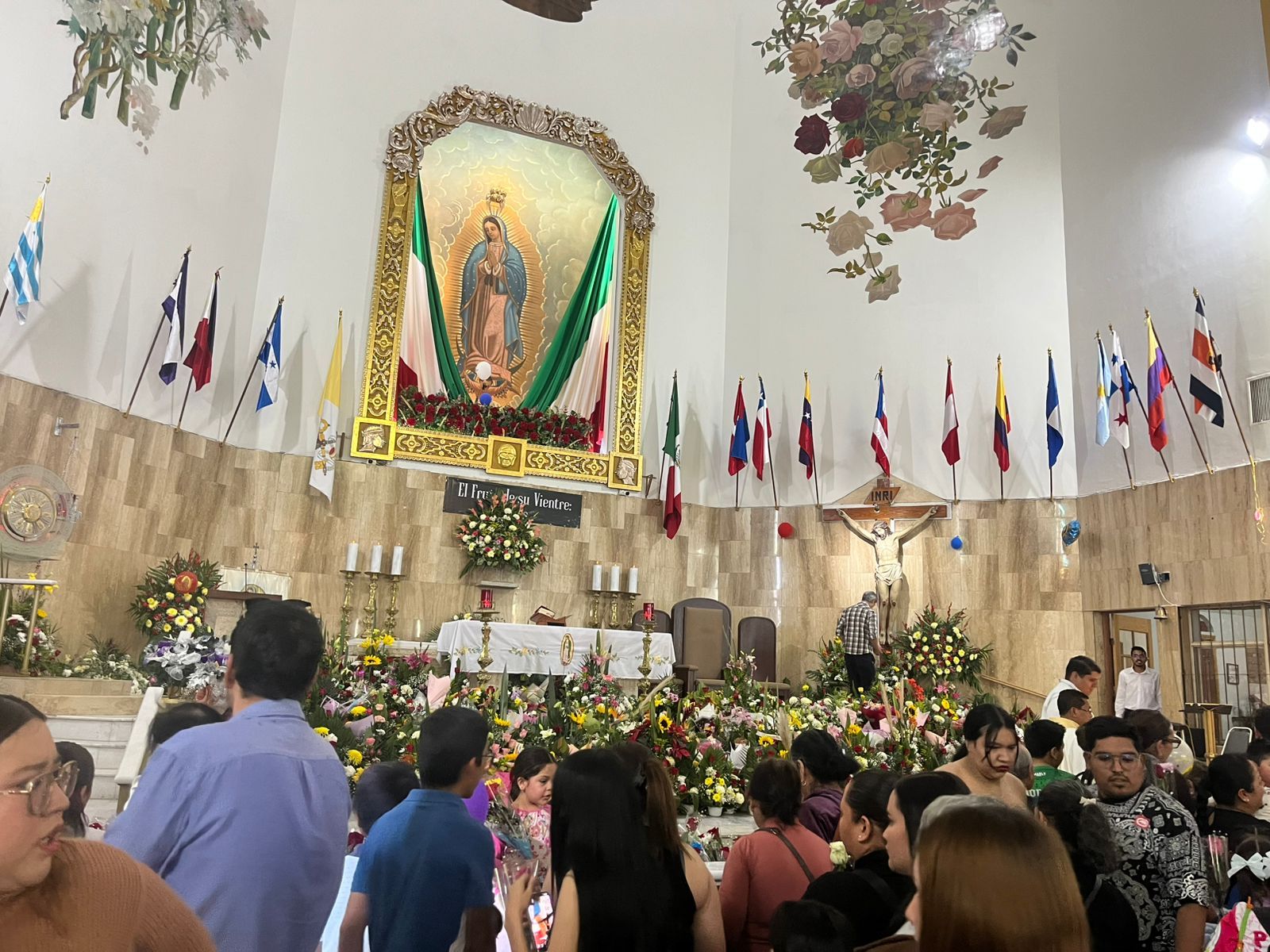 Miles de fieles celebran el Día de la Virgen de Guadalupe con fe y agradecimiento