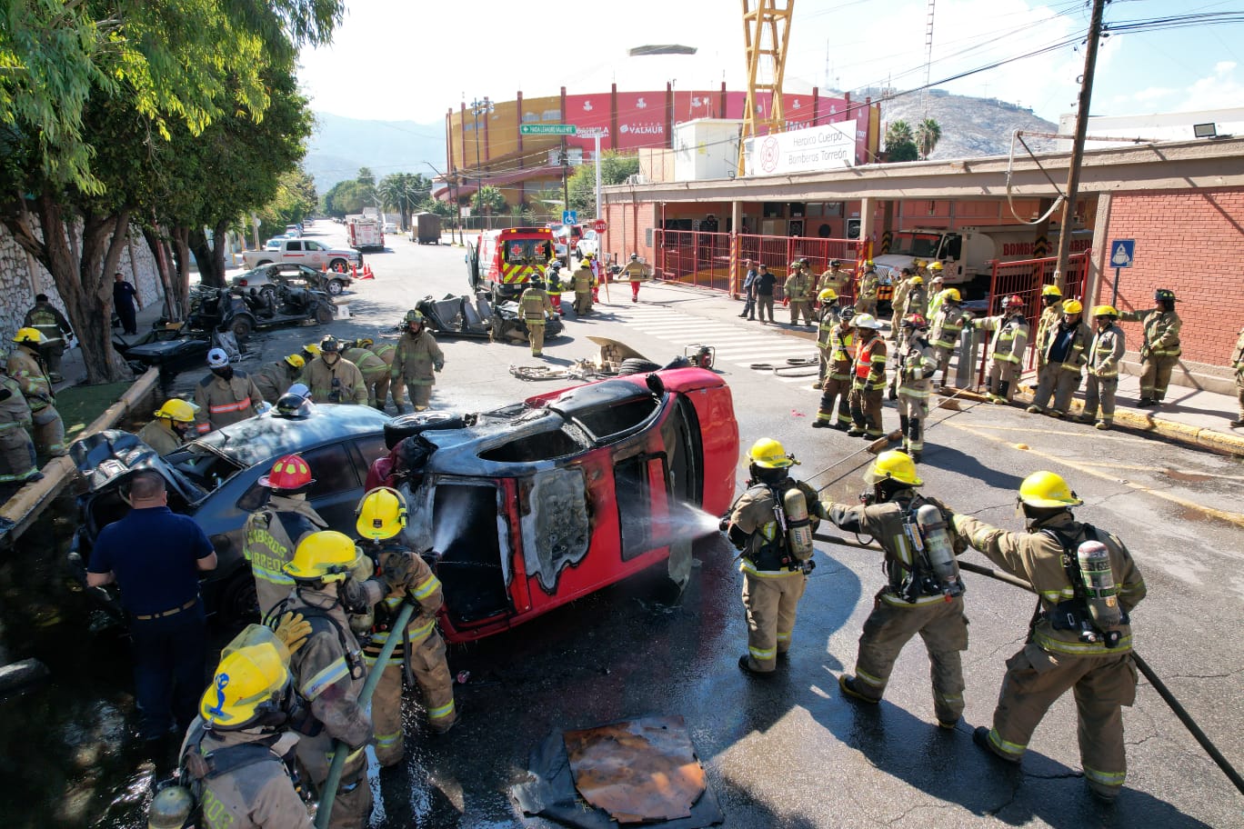 Bomberos de Torreón replican conocimientos de certificación internacional de “Extracción Vehicular”