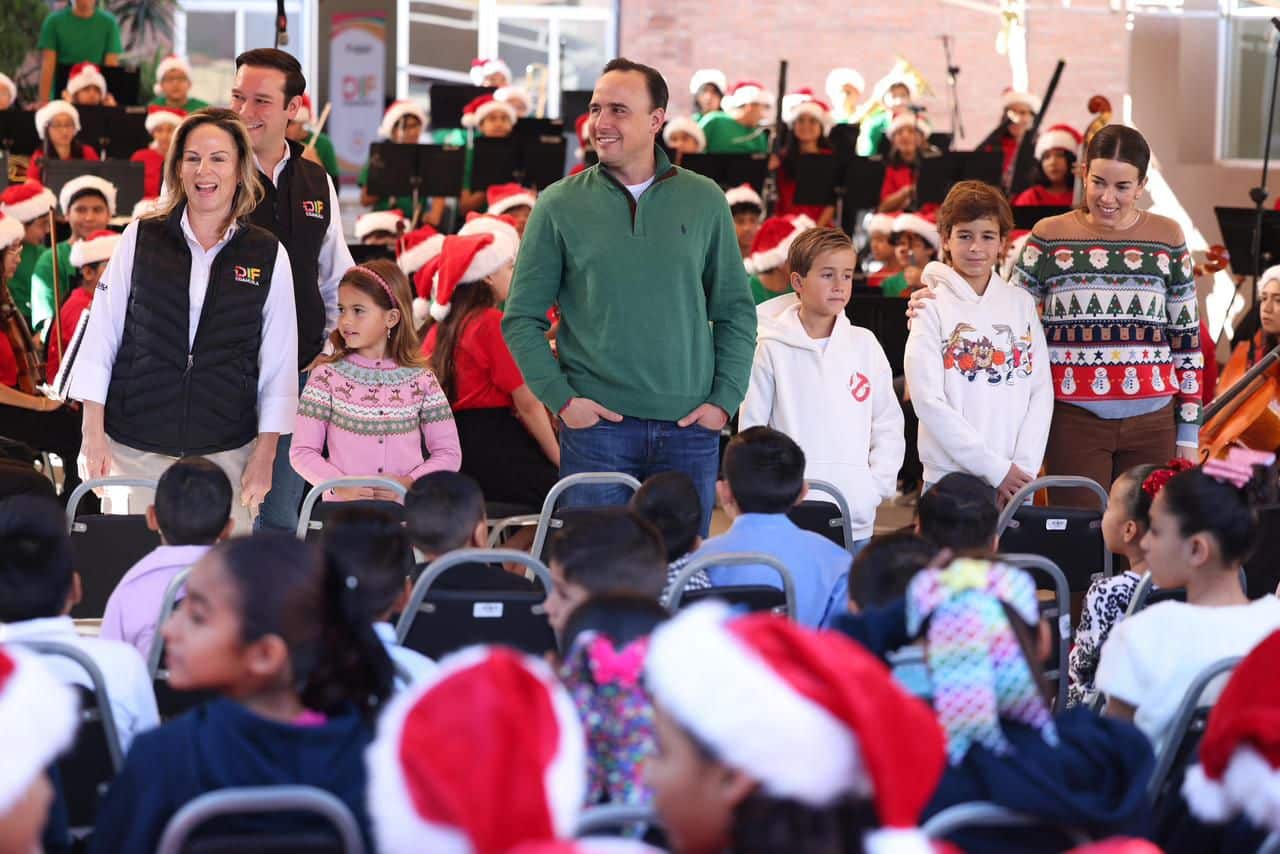 Viven emotiva posada con los niños y niñas de las casas hogar, rosa y azul